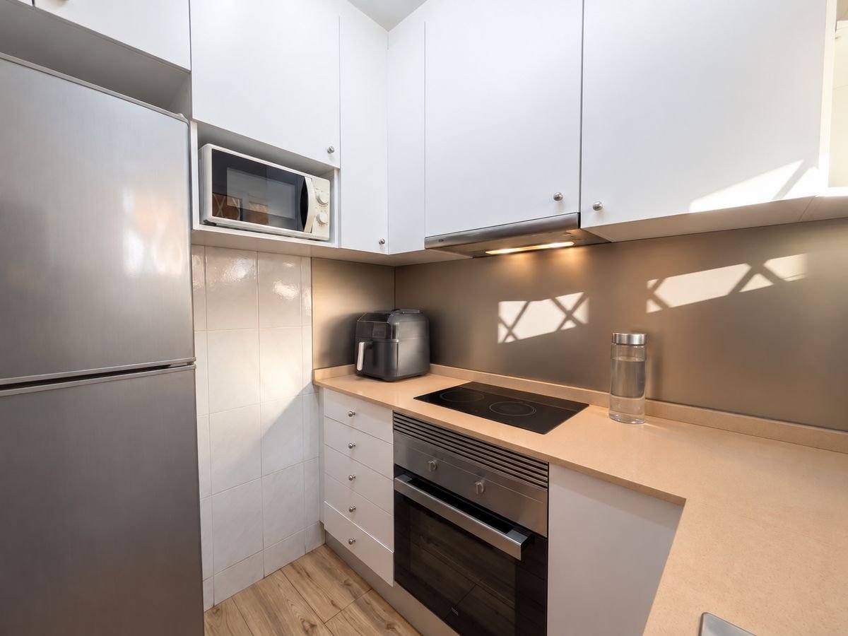 Separate kitchen with oven and hob