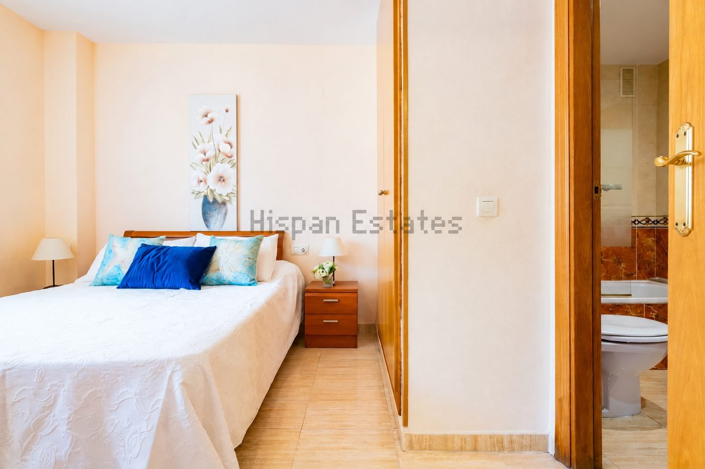 Main bedroom with en-suite bathroom